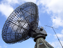 Yagiantenne vor 25m-Radioteleskop