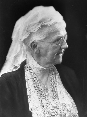 Ein Portraitfoto der älteren Emma von Waldeck und Pyrmont