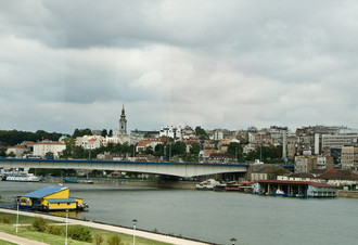 the river "Save" with its comfortable houseboats and restaurants, in the background Belgrade "Stari Grad"