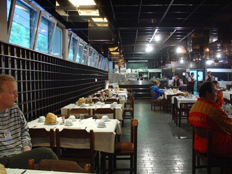 HST Restaurant Inside