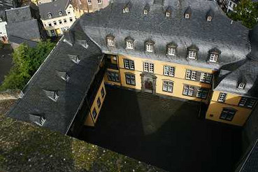 Blick vom Goloturm in den Innenhof der Burganlage