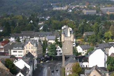 Blick über die Innenstadt - Einer der erhaltenen Türme der Stadtmauer