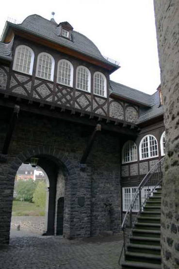 Innenhof der Genovevaburg