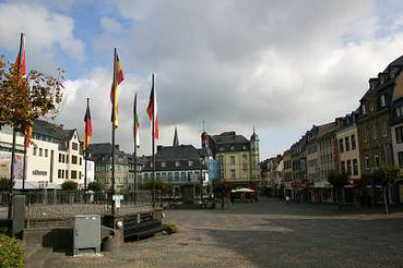 Der Marktplatz heute mit Blick auf das alte Rathaus