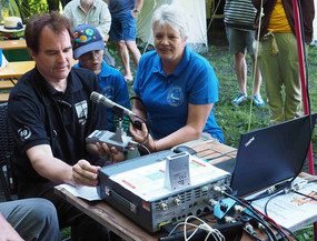 Heike, DL3HD im Kontakt mit Theresa, DC1TH