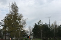 Der fertige Nordmast im Vergleich zum UKW-Mast