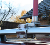 Antennenfuß mit Klemmung an der Dachreling