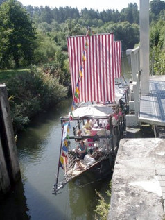 F29 mit dem Floß auf der Lahn 2012