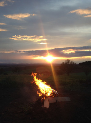 Fieldday 2017: Lagerfeuer mit Sonnenuntergang Fieldday 2017: Lagerfeuer mit Sonnenuntergang