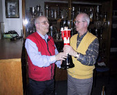 Ehrung für 25 Jahre Rundspruch vom Distrikt Nordsee im DARC e.V., übergeben von Hartmut Klein DJ9OD