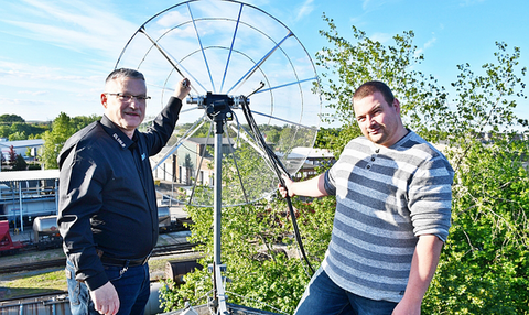 Bild Lutz DL1RLB und Tino DM3MS mit unserer Antenne