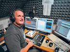 Conny Ferrin moderiert die wöchentliche Sendung für RADIO DARC (Bild: privat)