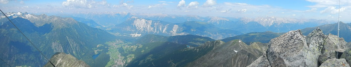 Blick vom Gipfel (rechts die Antenne)