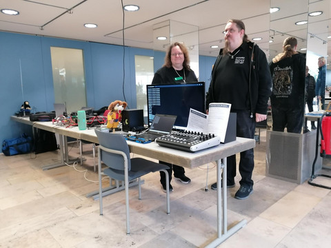 Pascale Krambrock DO9PAM und Richard Emling DO9RE am Stand von Q21 auf der SAFA