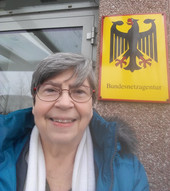 Brigitte, DO2ELB, nach bestandener Klasse E Prüfung.