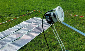 Innovativ:  Amorphe Solarpanelen & Andis QO-100- Antenne, gleichzeitig senden bei 2,4GHz mit  adaptiertem Wendel, empfangen bei 10 GHz mit LNB.