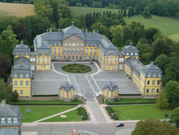 Ein Luftbild vom Bad Arolser Barockschloss