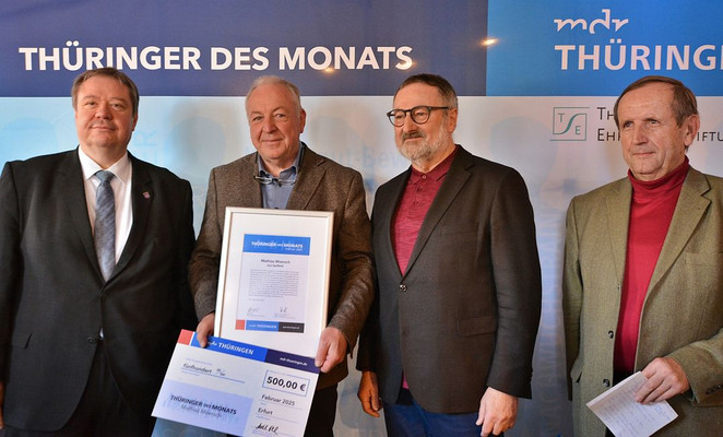 (v.l.): Dr. Steffen Kania, Bürgermeister der Stadt Saalfeld/Saale, Mathias Moersch, Vorstandsvorsitzender des SRB und OVV, Frank Krätzschmar, Vorsitzender der Thüringer Ehrenamtsstiftung, Hans Schubert, Gründungsmitglied des SRB/ÖA (Foto: A. Hurley)