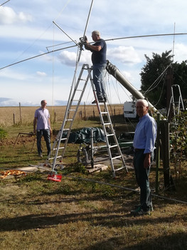 Die Crew beim Antennenaufbau (DJ0MY / DK8ZB / DJ7IK )