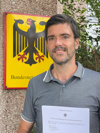 Michael nach der Klasse-A Prüfung bei der BNetzA Dortmund. Michael nach der Klasse-A Prüfung bei der BNetzA Dortmund.
