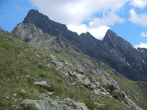 Blick zum Acherkogel (TI-830) 3007 m (rechts)