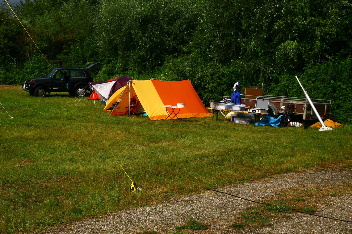 Französische Amateure Treiben Es Heiss Auf Dem Campingplatz