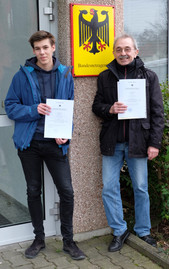 Patrick, DO1PA, und Michael, DO4MBA, nach bestandener Klasse E Prüfung.