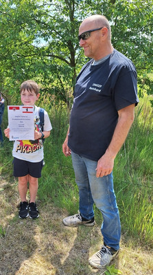 Bild Pokalübergabe an Luis, Y28, durch DM3ZF