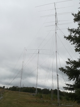 Ein Teil der Antennenfarm (vorn Beam 10/15 m / hinten Beam 40m )
