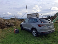 Standort am Eselsberg mit Funkcontainer, Generator und Fahrzeug (Photo: DL3HAH)