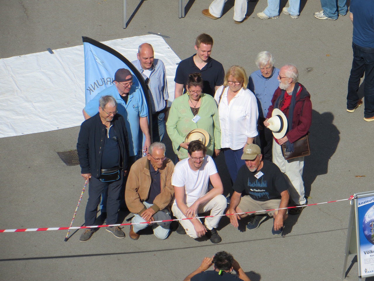 Gäste und Team vor dem Start